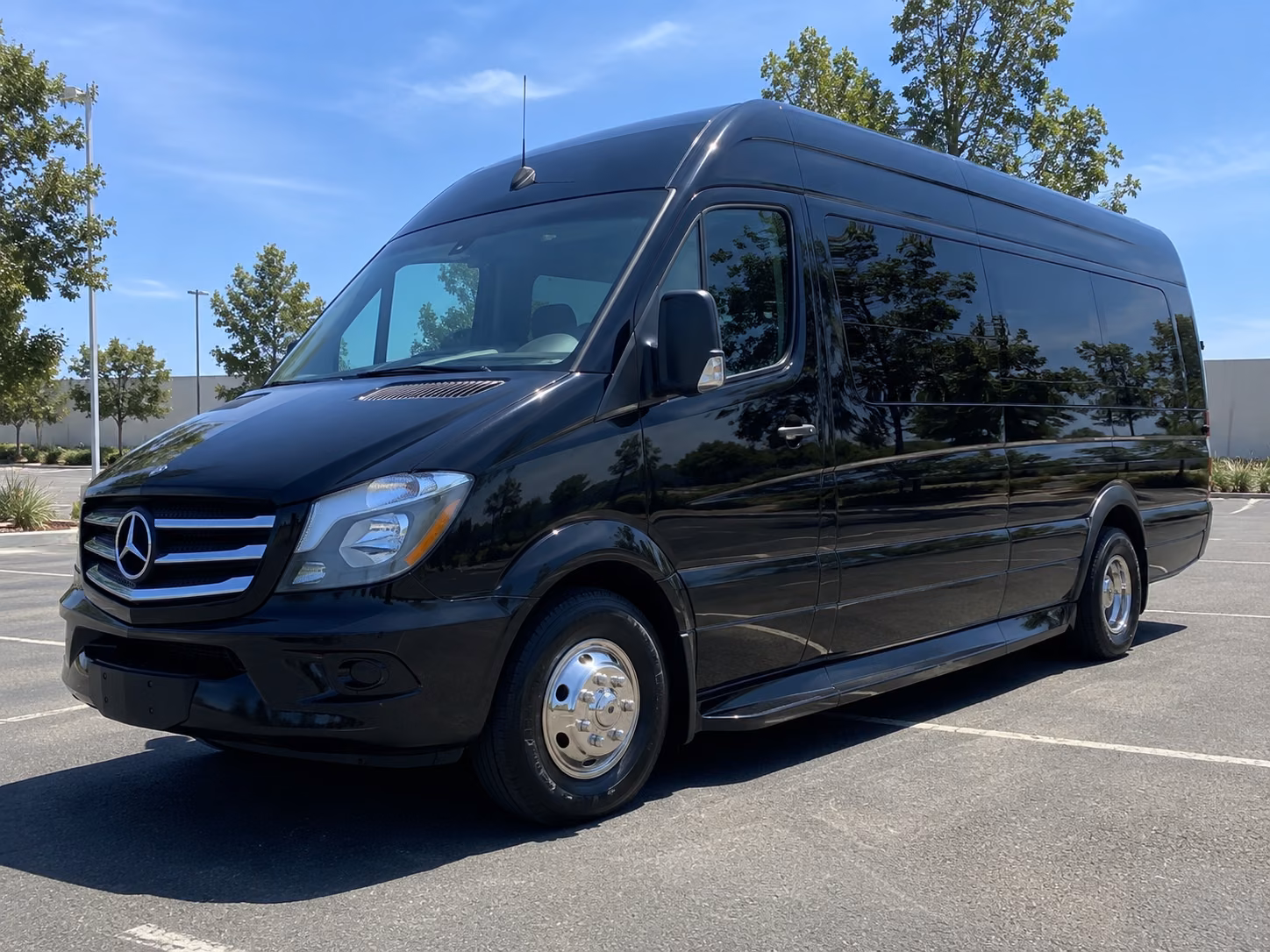 find the perfect transportation for your next airport transfer 3